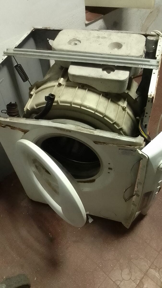 Lavarropas en reparación